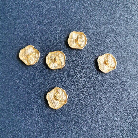 Set Of 5 Gold Hammered Style Buttons 18mm / 0.7" - Picture 4 of 4
